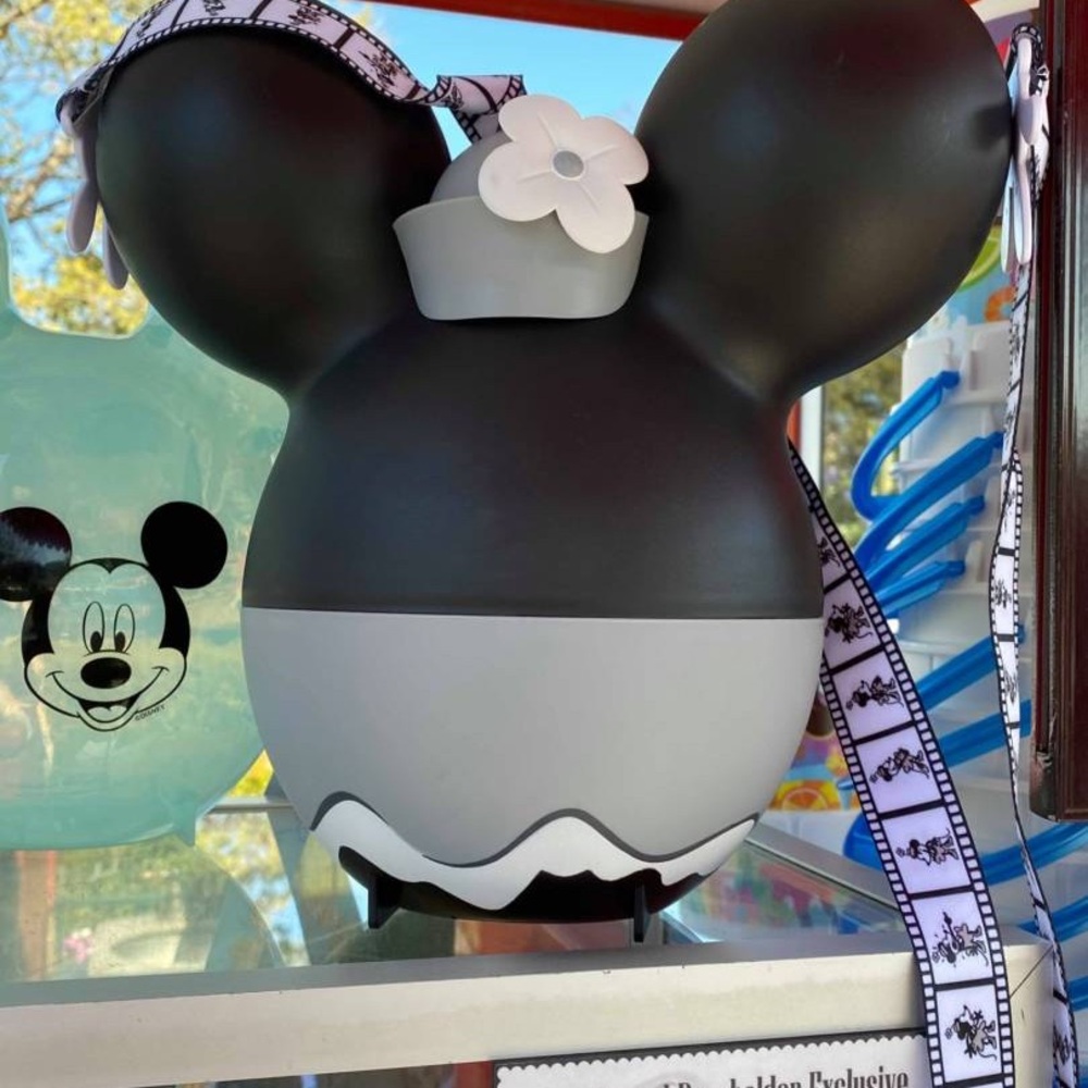 Steam boat Minnie ballon popcorn bucket
